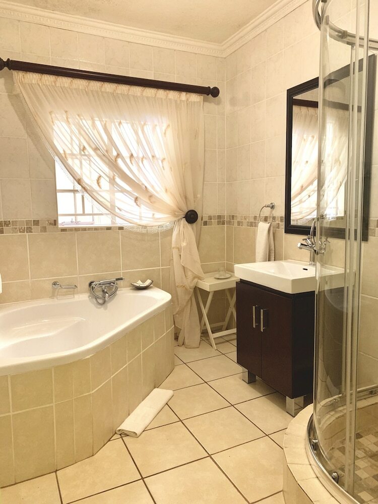 Hostal La Barune Guest House
