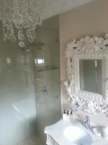 Hostal Valdior Guest House