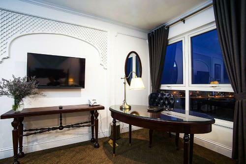 New Era Hotel