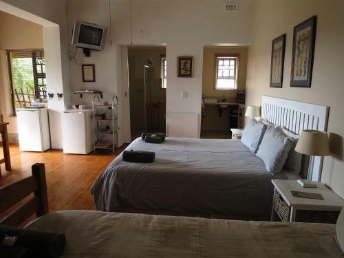 Hostal Dempsey's Guest House