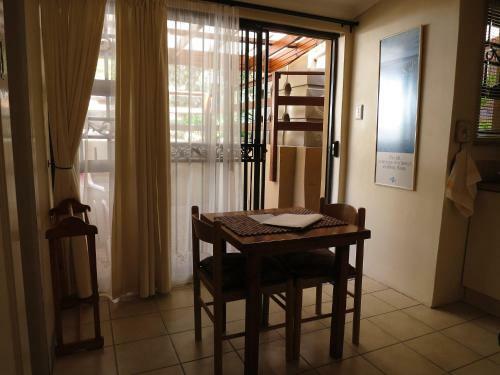 Hostal Dempsey's Guest House