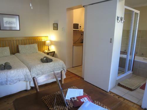 Hostal Dempsey's Guest House