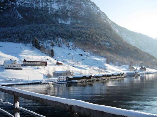 Hotel Nesheim Hytter & Camping