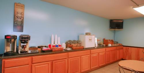 Hotel Eastbrook Inn
