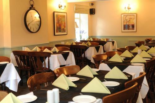 Hotel Queens Arms Country Inn