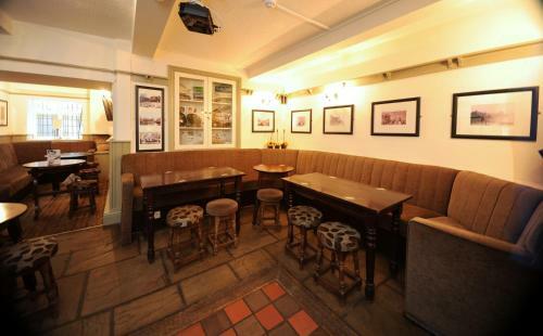 Hotel Queens Arms Country Inn