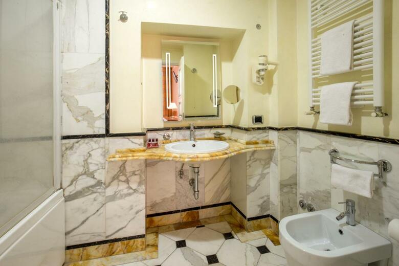 Suite Opera Rooms