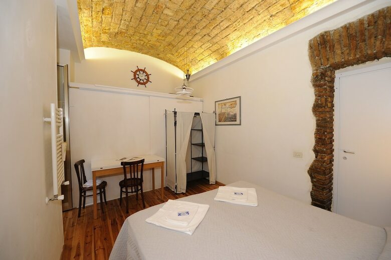 Hostal B&B Chain Gallienus