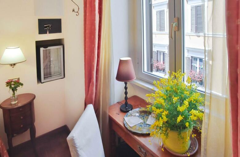 Hostal Casa De Fiori Apartments