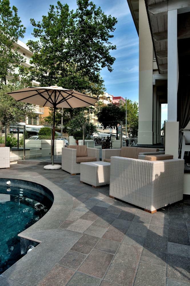 Residencia Le Rose Suite Hotel