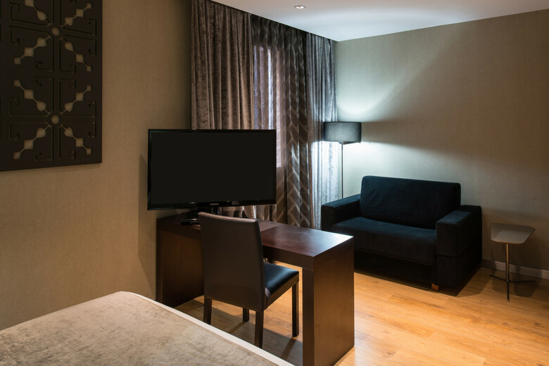 Hotel Catalonia Aviny�
