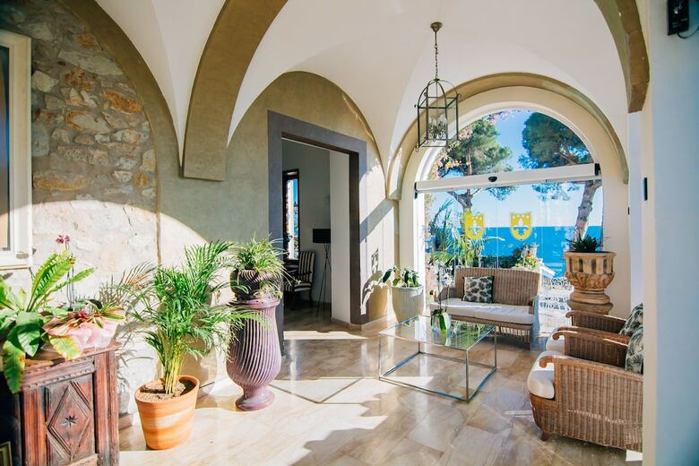 Hotel Roger De Flor Seleqtta