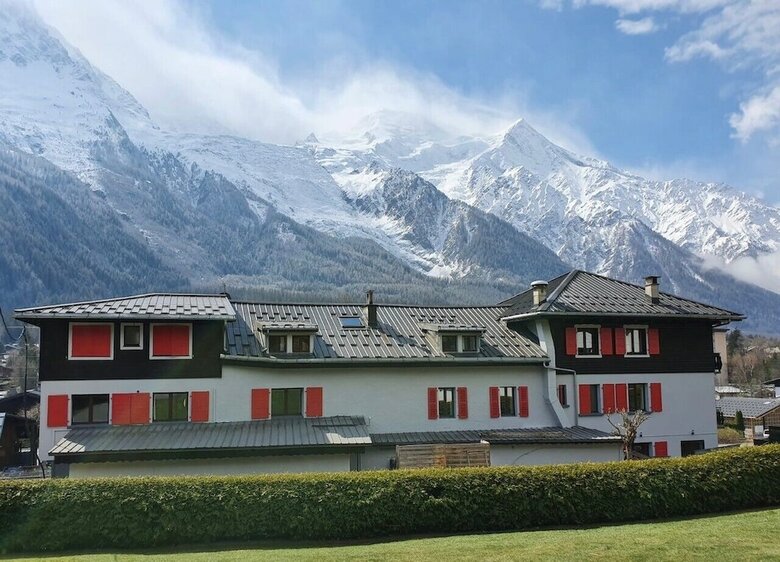 Hotel La Chaumi�re Mountain Lodge