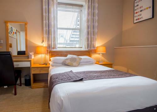 Smiths Hotel