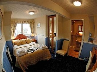 Hostal Saxonia Guest House
