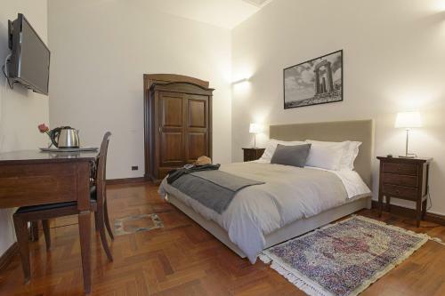Hostal Lerux International