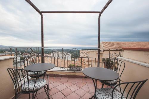 Hostal Lerux International