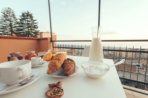 Hostal Lerux International