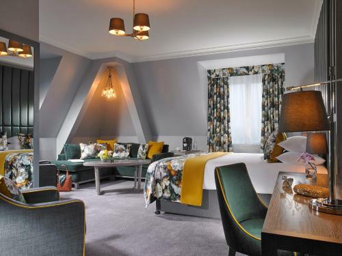 Hotel Carrigaline Court