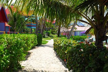 Hotel Compass Point Beach Resort
