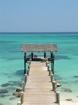 Hotel Compass Point Beach Resort