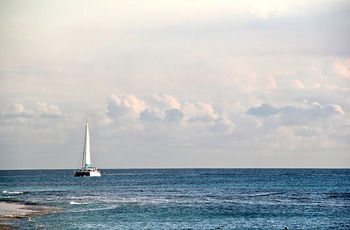 Tropical Sunset Beach Apartment Hotel