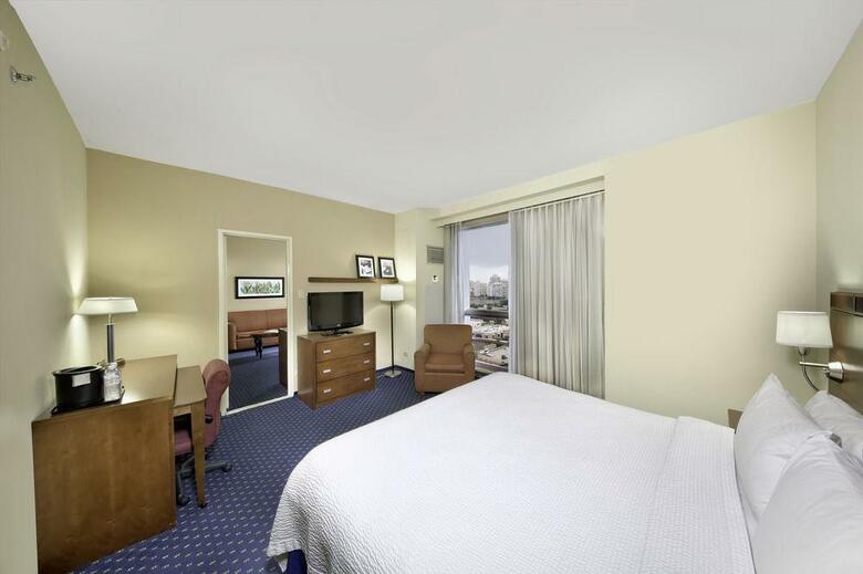 Hotel Courtyard By Marriott San Juan Miramar