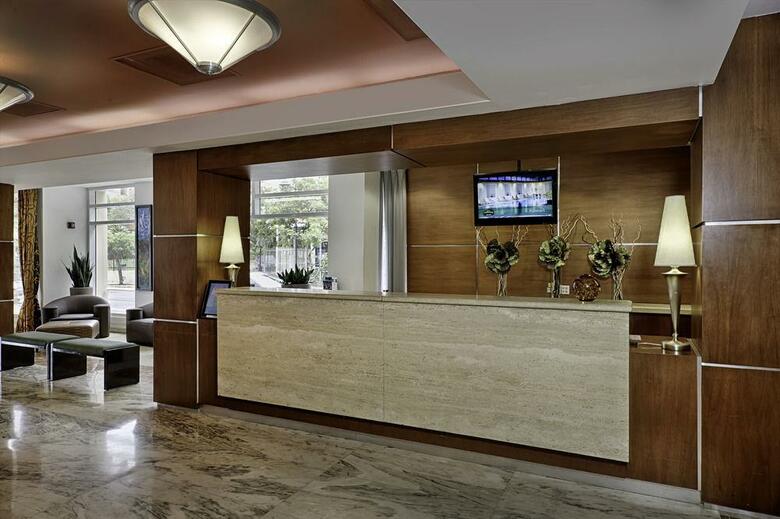 Hotel Courtyard By Marriott San Juan Miramar