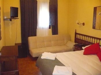 Hotel Castillo De U�a