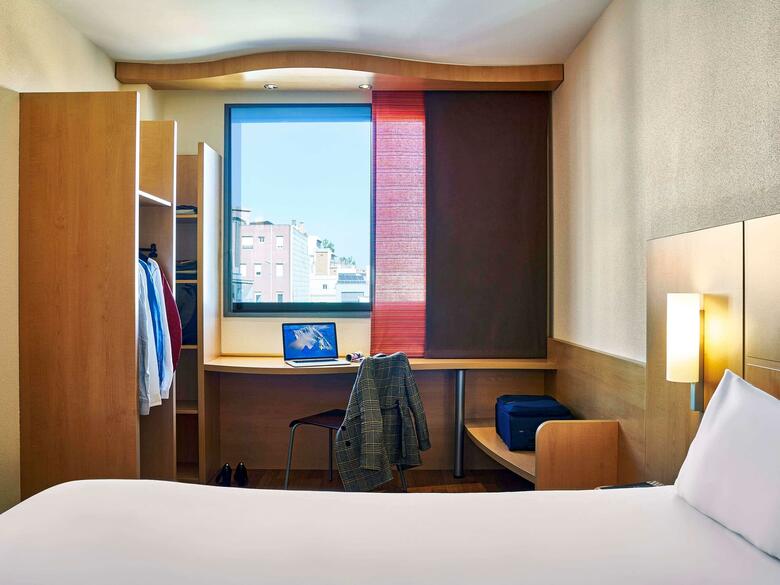 Hotel Ibis Barcelona Centro (sagrada Familia)