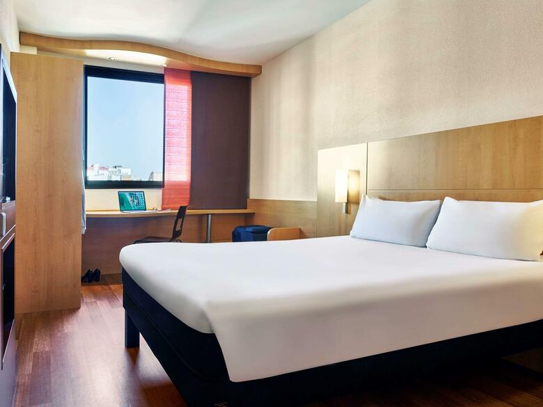 Hotel Ibis Barcelona Centro (sagrada Familia)