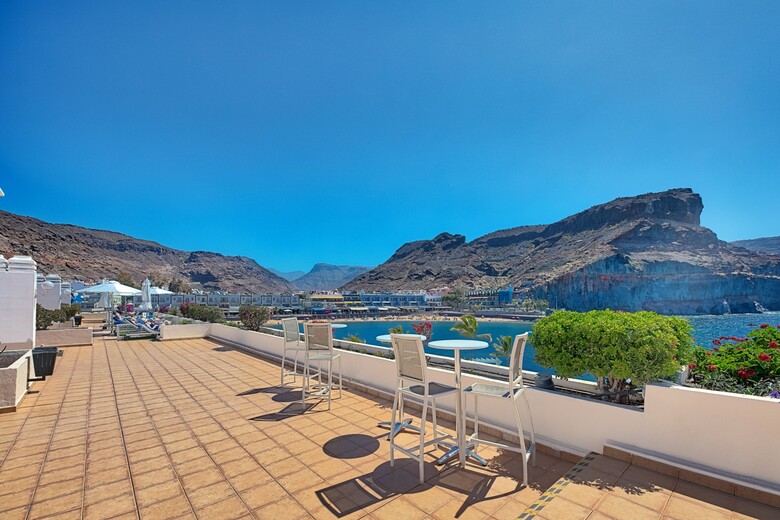 Hotel Livvo Puerto De Mog�n