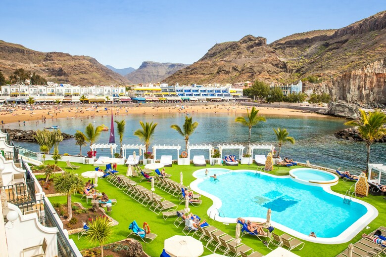 Hotel Livvo Puerto De Mog�n