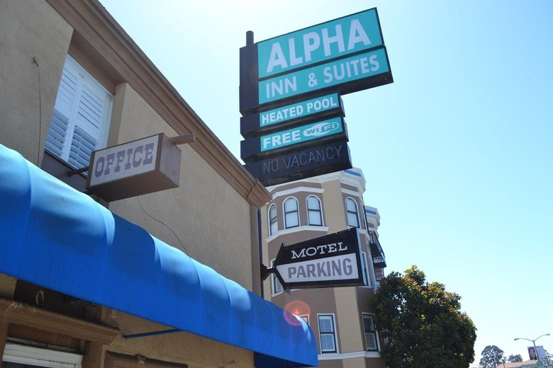 Hotel Alpha Inn And Suites