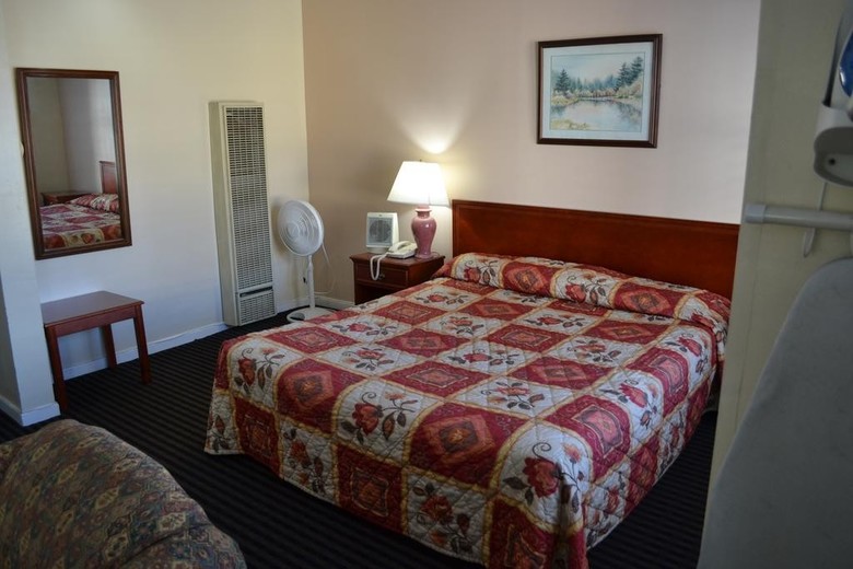 Hotel Alpha Inn And Suites
