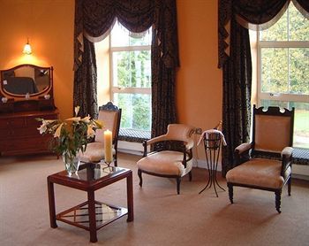 Hotel Castle Oaks House