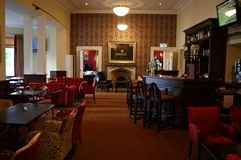 Hotel Castle Oaks House