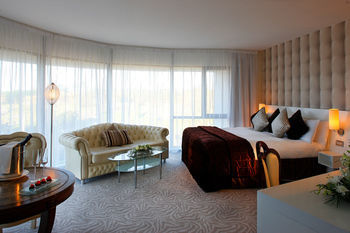 The Harlequin Hotel