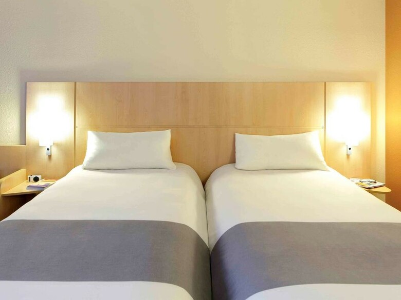 Hotel Ibis Heroes Square
