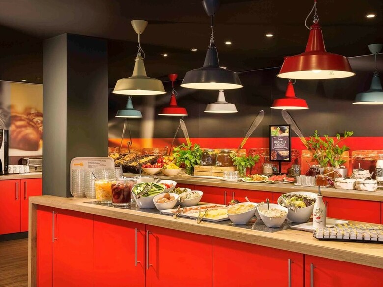 Hotel Ibis Heroes Square