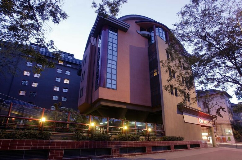 Hotel Ibis Heroes Square