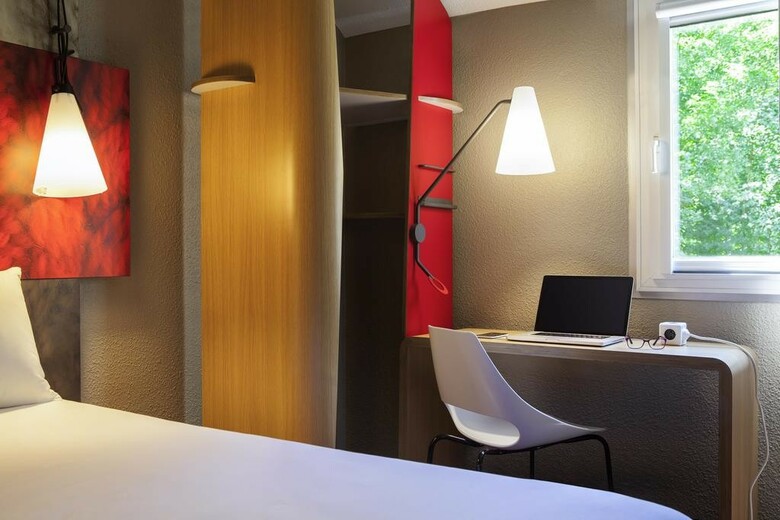 Hotel Ibis Heroes Square