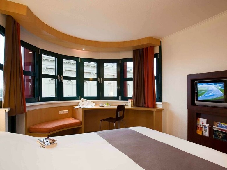 Hotel Ibis Heroes Square