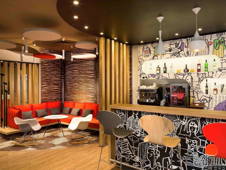 Hotel Ibis Heroes Square