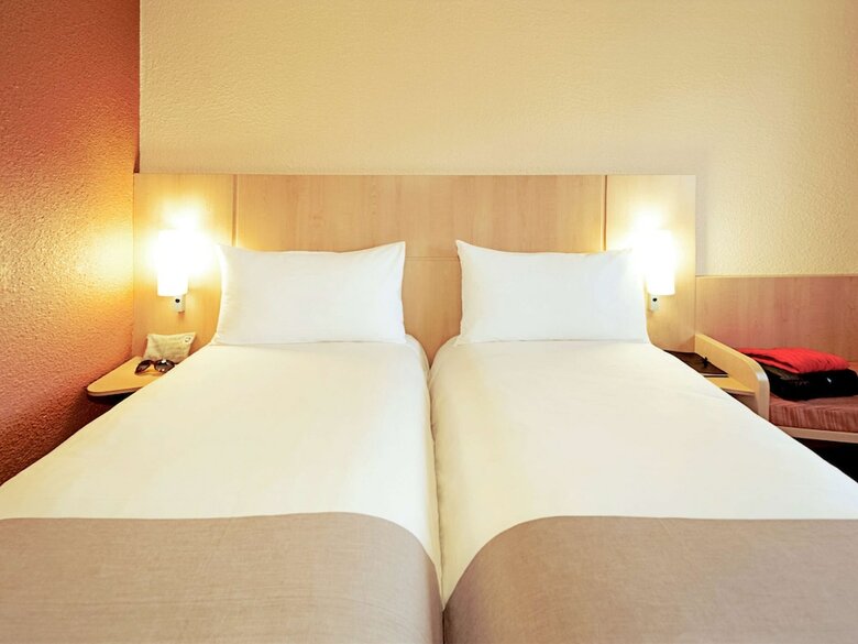 Hotel Ibis Heroes Square