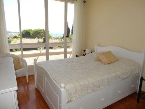 2 Bedroom Modern Apartment In Antibes With Sea View