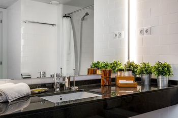 Apartamentos Homearound Rambla Suite & Pool