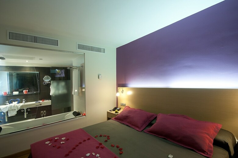 Hotel Romantic Fantasia Dreams