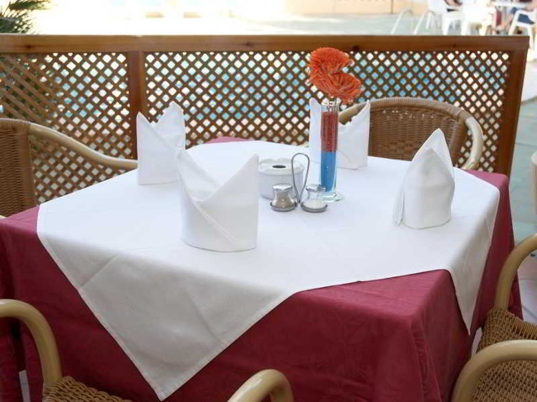 Aparthotel Apartamentos Ses Eufabietes