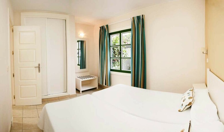 Apartamentos Livvo Puerto De Mog�n